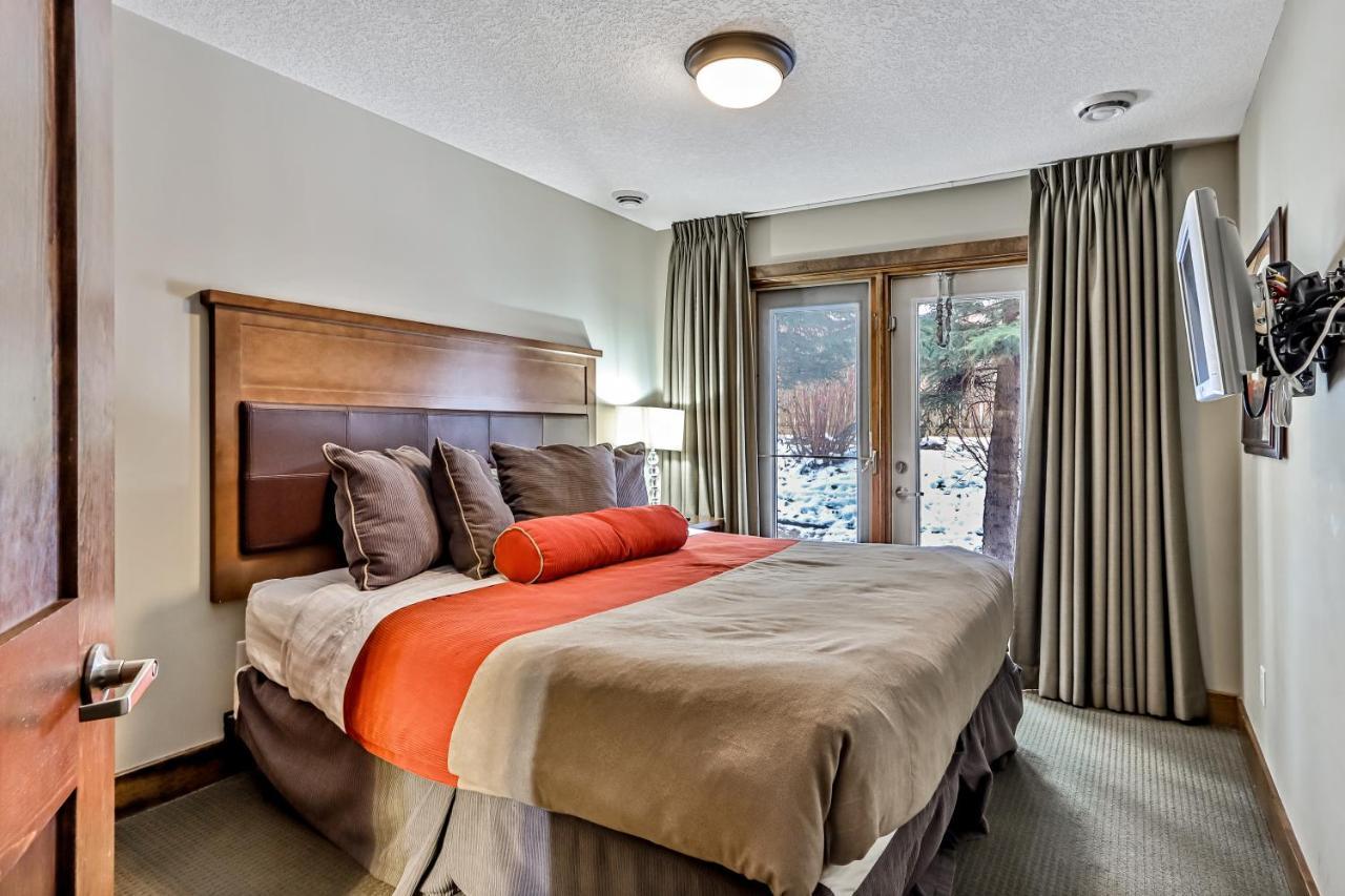 Fenwick Vacation Rentals Spacious Mountain 2 Bedroom With Hot Tub Канмор Экстерьер фото